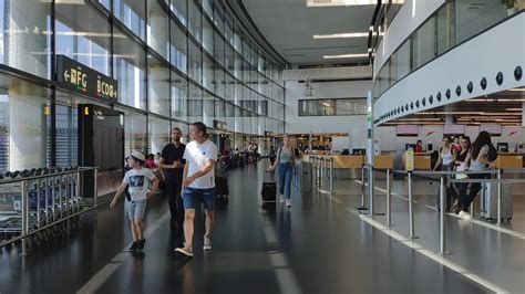 vienna airport luggage ban